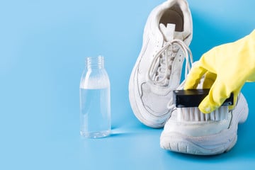 How To Make Homemade Shoe Cleaner (6 Formulas)