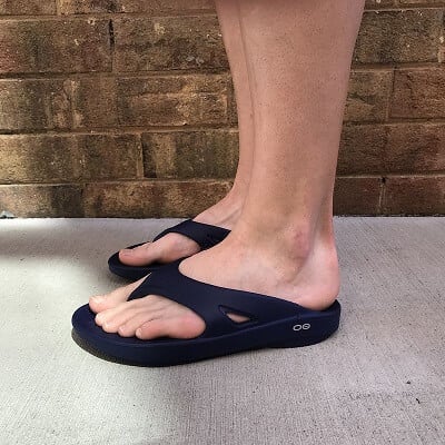 Why Do Oofos Hurt My Feet? (Here's the Solution)